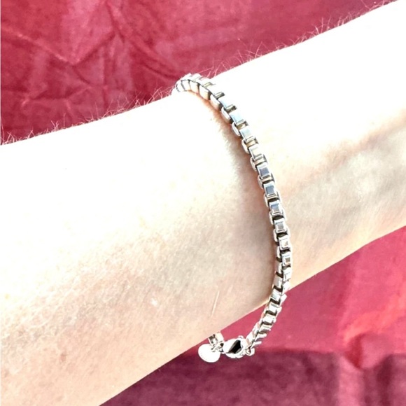 Tiffany & Co 💯 % Auth Venetian Link 925 Sterling Bracelet w/box ✨EUC✨ 6.2grm✨ - Picture 5 of 6